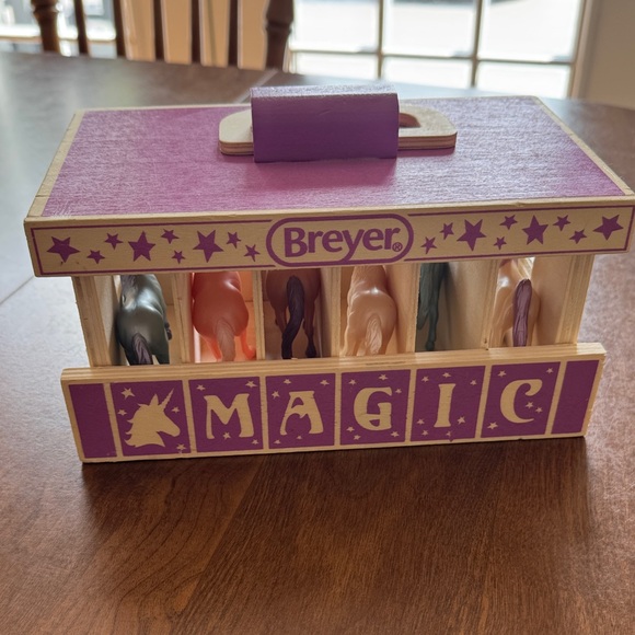 Breyer Magic Horse Collection with Purple Roof - Picture 1 of 4